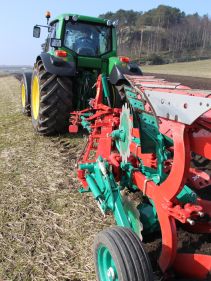 Reversible Mounted Ploughs - Kverneland 150 S Variomat, customized for high performance combined with low fuel consumption