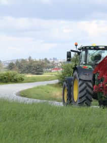 Kverneland 3300 S, compact travelling above ground dragged by tractor