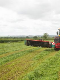 Mower conditioners - Kverneland 53100 MT, butterfly mower combination with QuattroLink suspension concept