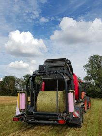 Variable Chamber Baler-Wrapper combinations - Kverneland 6716-6720 Plus FlexiWrap, operating cost efficient and providing high outputs on field