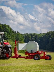 Round Bale Wrappers - Kverneland 7730, made for smaller tractors but still fully atuomatic