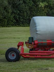 Round Bale Wrappers - Kverneland 7730, made for smaller tractors but still fully atuomatic