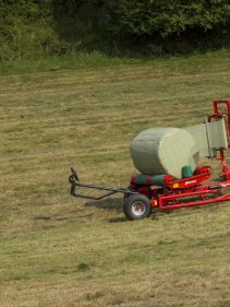 Round Bale Wrappers - Kverneland 7730, made for smaller tractors but still fully atuomatic