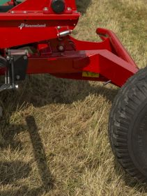 Round Bale Wrappers - Kverneland 7730, made for smaller tractors but still fully atuomatic