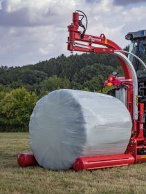 Round Bale Wrappers - Kverneland 7820, gently self-loading system and can wrap on the move so it operates effectively