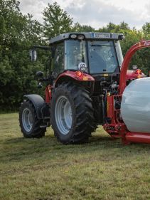 Round Bale Wrappers - Kverneland 7820, gently self-loading system and can wrap on the move so it operates effectively