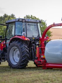 Round Bale Wrappers - Kverneland 7820, gently self-loading system and can wrap on the move so it operates effectively