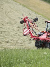 Kverneland 8460 - 8480, compact transported by tractor