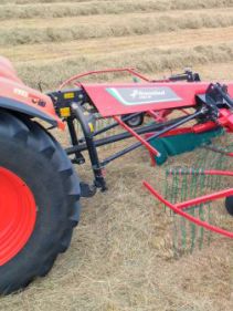 Double rotor rakes - Kverneland 9464M, maintenance friendly CompactLine Gearbox and a robust design for compact transportation and storage