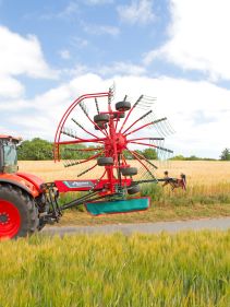 Double rotor rakes - Kverneland 9464M, compact and safe transportation