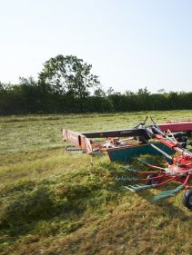 Four rotor rakes - Kverneland 95130 C - 95130 C, made for handling though operations and changing crop intense