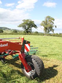 Double Rotor Rakes - Kverneland 9580 C - 9584 C - 9590 C Hydro, heavy duty rakes which performs in the toughest conditions