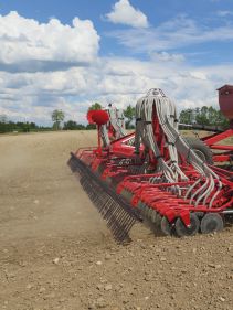 Pneumatic seed drills - Kverneland DG2 High Capacity Pneumatic Seed Drill, superior depth control and high performance on field