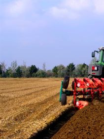 Kverneland EG LB efficient plough for medium to heavy soils, great range of accessories