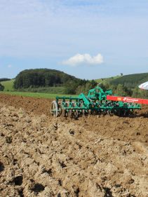 Kverneland Packomat, perfect seedbed while ploughing, kvernelands unique steel provides light and robust implement