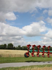 Kverneland Ecomat compact while travelling above ground, dragged by tractor