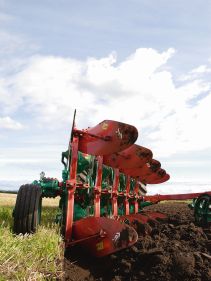 Reversible Mounted Ploughs - Kverneland ES-LS, unique steel treatment provides great life time and makes it easy in use during operation