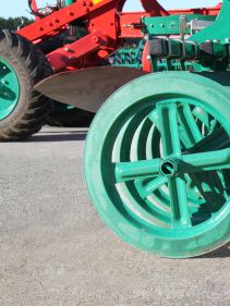 Kverneland Packomat, perfect seedbed while ploughing, kvernelands unique steel provides light and robust implement