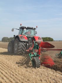 Kverneland EG LB efficient plough for medium to heavy soils, great range of accessories