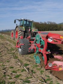 Kverneland PG RG, Kverneland Vari-Width® system, easy in use while ploughing and adjusting