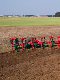 Kverneland PN RN easy to adjust and cost efficient ploughing,  semi-mounted reversible plough