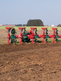 Kverneland PN RN easy to adjust and cost efficient ploughing,  semi-mounted reversible plough