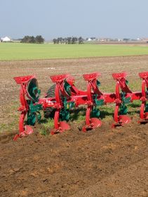 Kverneland PN RN easy to adjust and cost efficient ploughing,  semi-mounted reversible plough