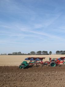 Reversible Semi-Mounted Ploughs - Kverneland PW RW, Isobus and FURROWcontrol available, Efficient, flexible, easy to use during operation