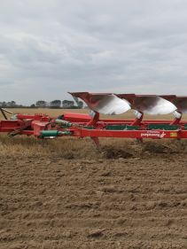 Kverneland Packomat, perfect seedbed while ploughing, kvernelands unique steel provides light and robust implement