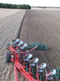 Kverneland Packomat, perfect seedbed while ploughing, kvernelands unique steel provides light and robust implement