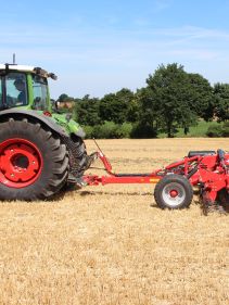 Disc Harrows - Kverneland QualidiscFarmer operating up to 10cm deep, user friendly setting and good levelling and controlled soil flow