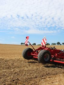 Kverneland QualidiscFarmer operating up to 10cm deep, user friendly setting and good levelling and controlled soil flow