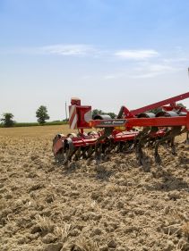 Stubble Cultivators - Kverneland Turbo powerful and efficient in use during operation