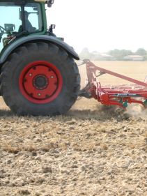 Stubble Cultivators - Kverneland Turbo powerful and efficient in use during operation