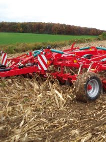 Kverneland CTC Cultivator performs perfect mixing and levelling with reduces maintenance