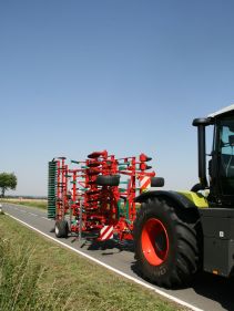 Stubble Cultivators - Kverneland CTC Cultivator compact, folded and safe while being transported effectively