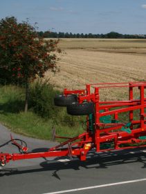 Stubble Cultivators - Kverneland CTC Cultivator compact, folded and safe while being transported effectively