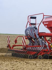 Kverneland e-drill maxi pluss, combined grain and fertilizer model