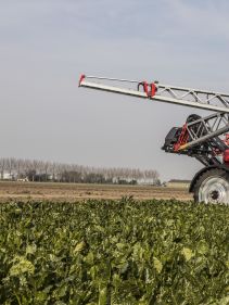 Kverneland iXtrack T3, compact sprayer, stable and precise with intelligent technology