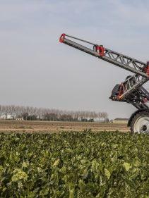 Kverneland iXtrack T3, compact sprayer, stable and precise with intelligent technology