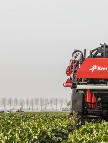 Kverneland iXtrack T3, compact sprayer, stable and precise with intelligent technology