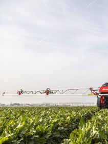 Kverneland iXtrack T3, compact sprayer, stable and precise with intelligent technology