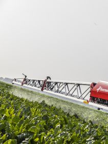 Kverneland iXtrack T3, compact sprayer, stable and precise with intelligent technology