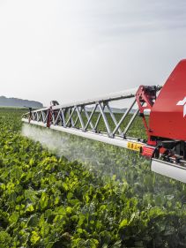 Kverneland iXtrack T3, compact sprayer, stable and precise with intelligent technology