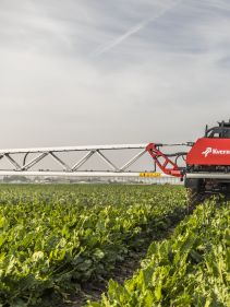 Kverneland iXtrack T3, compact sprayer, stable and precise with intelligent technology