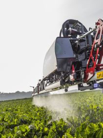 Kverneland iXtrack T3, compact sprayer, stable and precise with intelligent technology