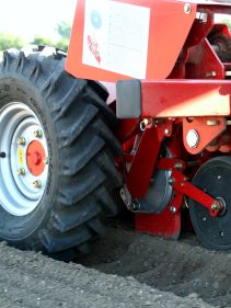 Kverneland Miniair Nova pneumatic precision seed drill for a large variety of natural, coated or pelleted seeds