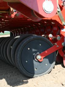 Kverneland Miniair Nova pneumatic precision seed drill for a large variety of natural, coated or pelleted seeds