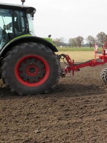 Kverneland u-drill, universal seed drill combination - seedbed preparation and levelling