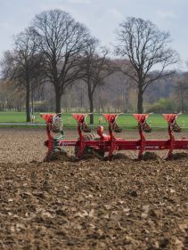 Kverneland PG RG, Kverneland Vari-Width® system, easy in use while ploughing and adjusting